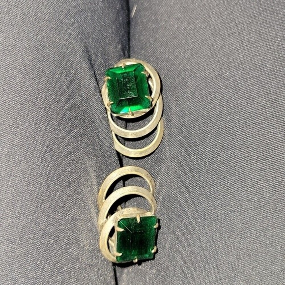VINTAGE⚜️Emerald Colored Faceted Crystal Screw Clip Earrings